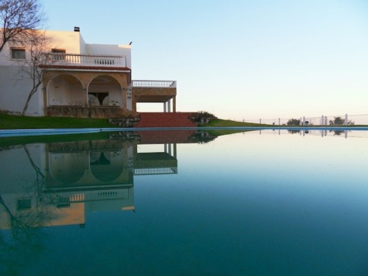 villa de luxe vue sur piscine et mer
